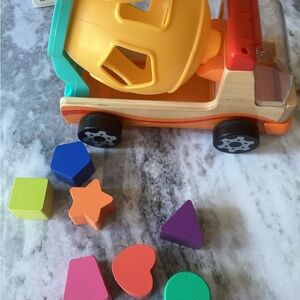 Montessori shape sorting truck wood pieces
